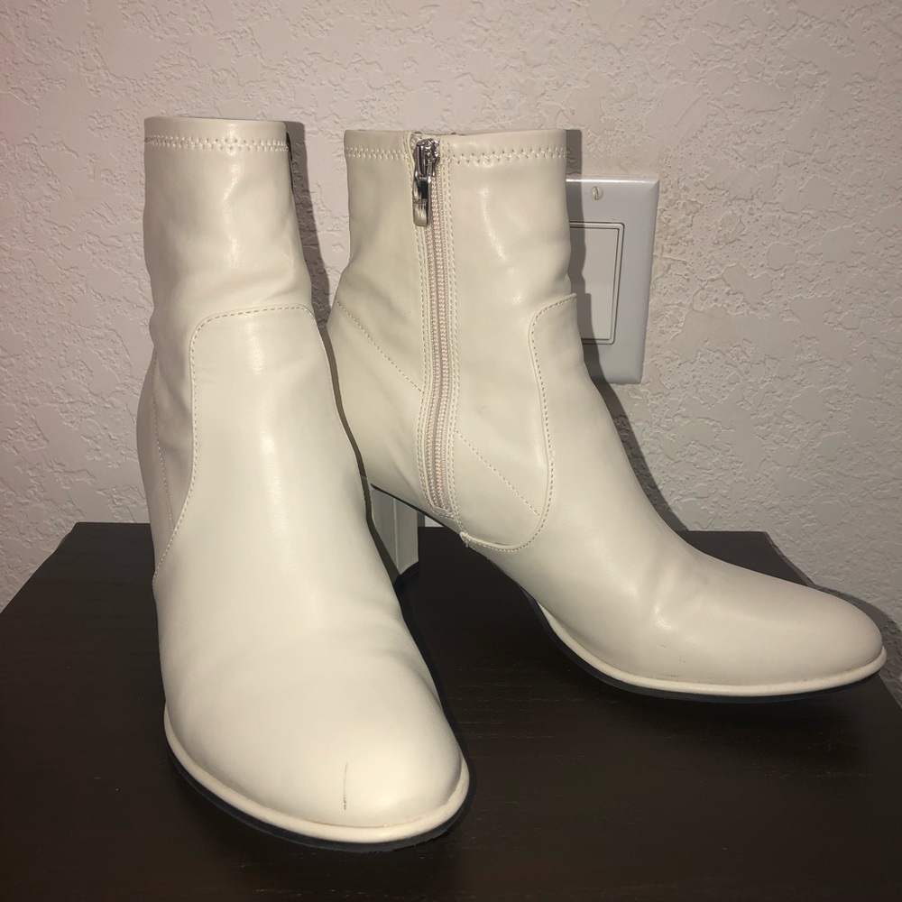Marc Fisher White booties